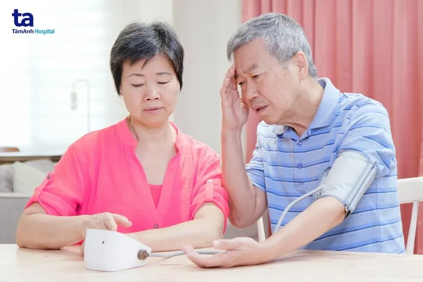 nguyên nhân ù tai chóng mặt