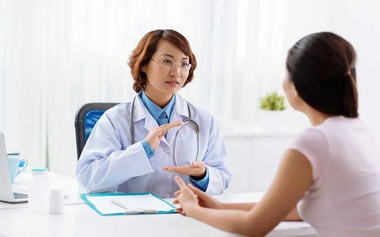 Bác sĩ cân nhắc sử dụng biện pháp điều trị phù hợp với người bệnh