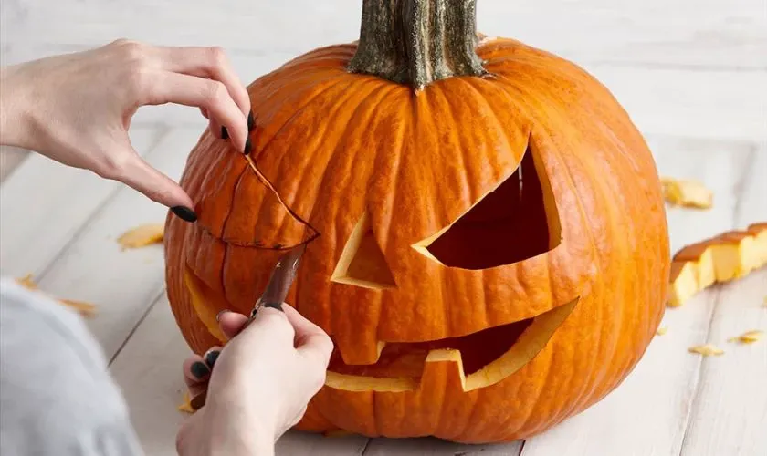 Khắc bí ngô Halloween