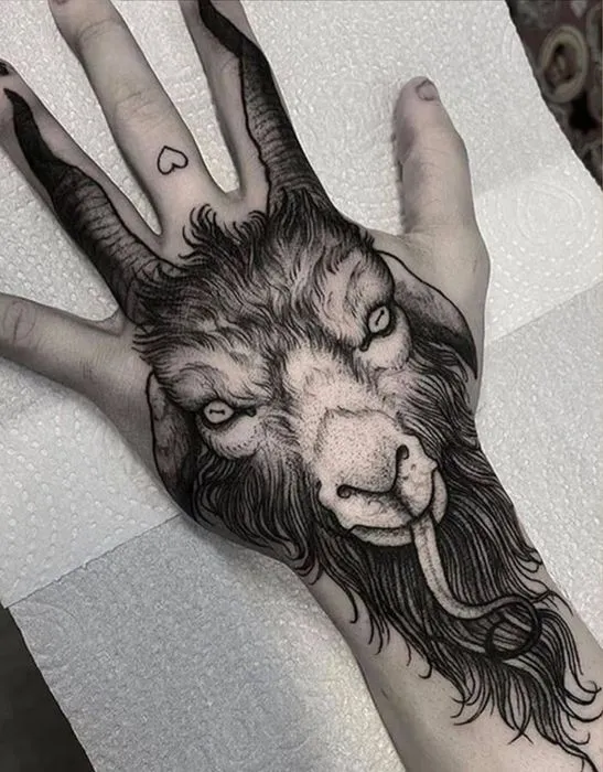 Khám phá vẻ đẹp cực độc đáo của hình xăm đầu dê quỷ Satan trên bàn tay