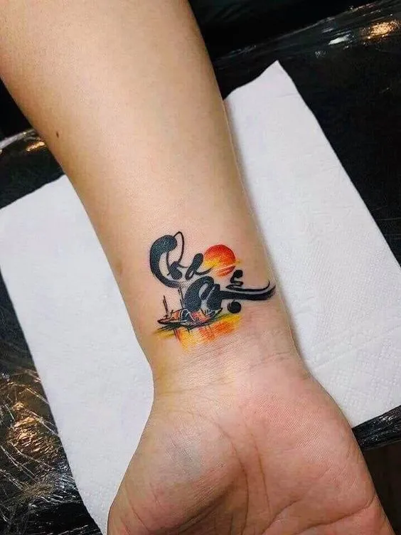 Hình xăm cha mẹ ở cổ tay
