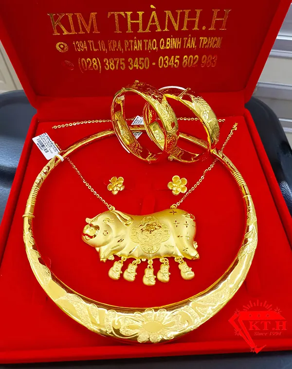 Bộ Trang Sức Cưới Heo Vàng Song Hỷ Từ Vàng 980 Của Kim Thành.H