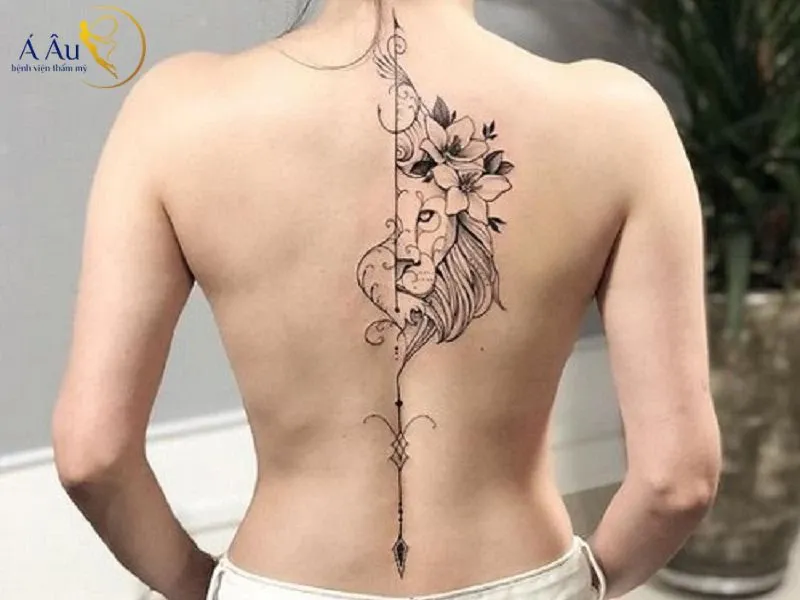Hình xăm đầu sư tử cá tính đằng sau lưng
