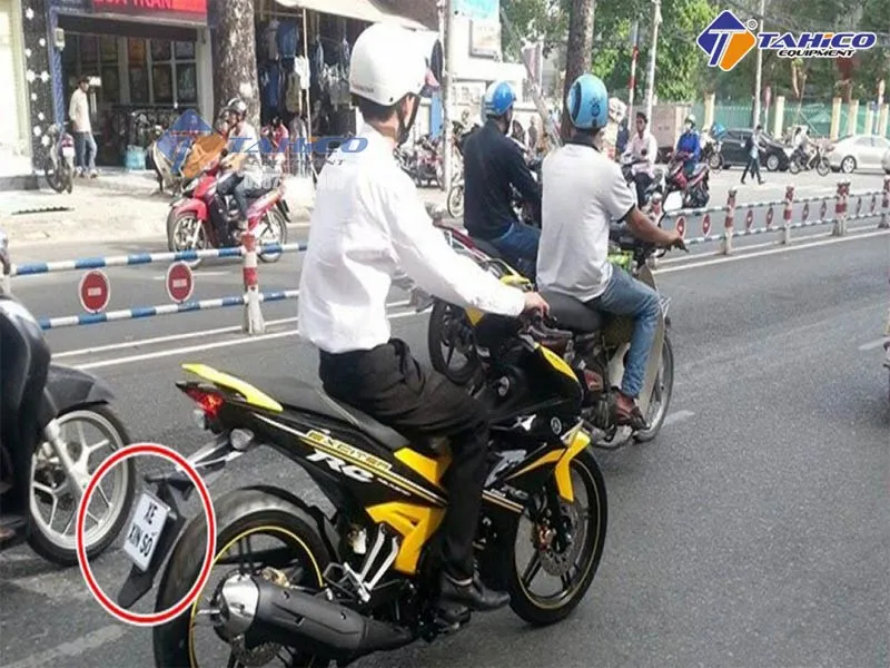 Chạy xe xin số không được phép trên đường