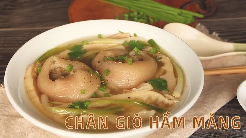 Giò heo hầm măng