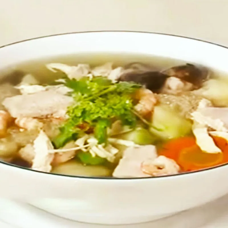 Thành phẩm canh bóng thập cẩm với màu sắc hài hòa, hấp dẫn
