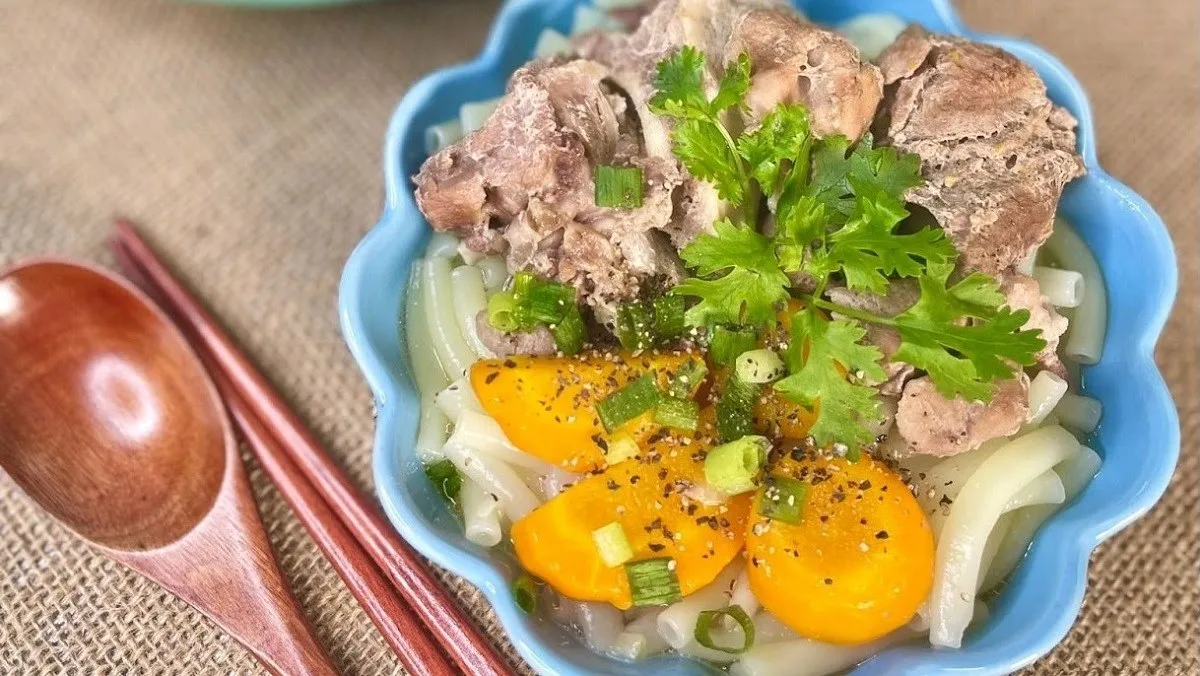 Tô nui xương heo thành phẩm nóng hổi, hấp dẫn