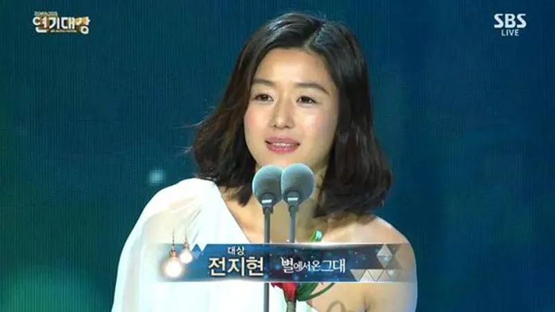 Jun Ji Hyun chiến thắng Daesang tại SBS Awards