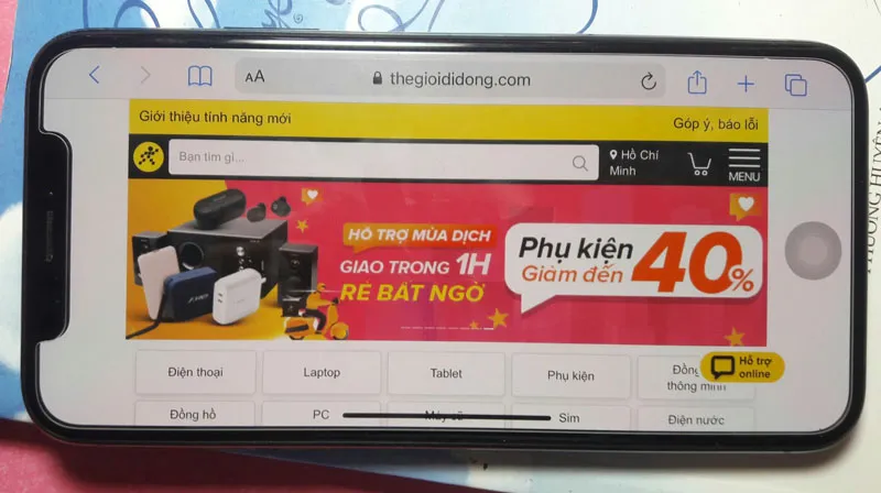 Khi quay ngang màn hình iPhone, tai thỏ vẫn tồn tại nhưng được tinh chỉnh giao diện