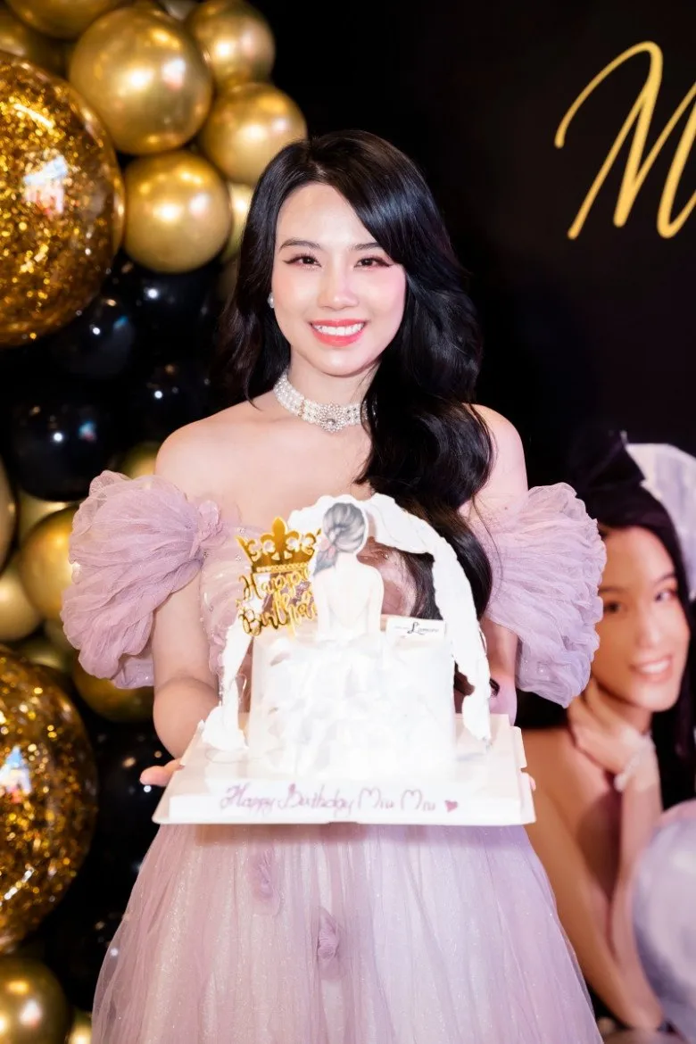 Linh Miu trong sự kiện đón sinh nhật tuổi 30.