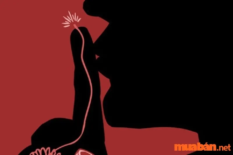 Một người phụ nữ với vẻ ngoài lạnh lùng, ít cười