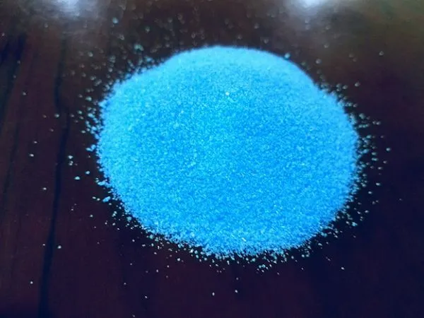 Muối đồng sunfat dạng ngậm nước màu xanh