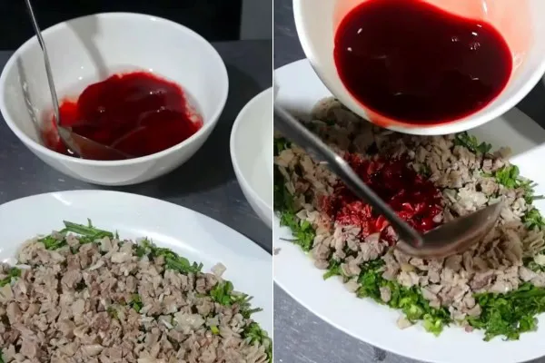 Thưởng thức tiết canh dê cùng các loại rau thơm và bánh đa nướng