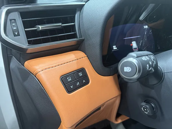 Vị trí phím bấm ODO/TRIP trên xe Lexus