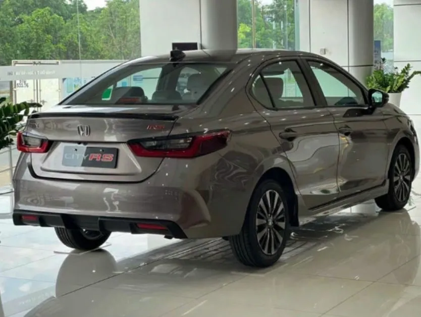 Đánh giá tổng quan về xe Honda City màu titan