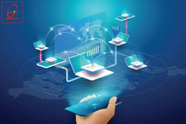 Kỹ sư điện tử viễn thông đang làm việc