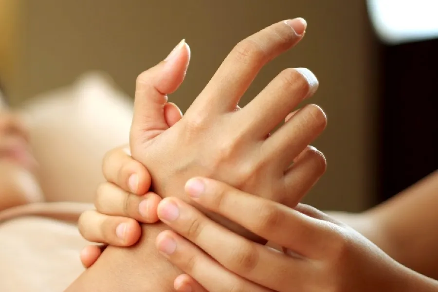 Massage bàn tay