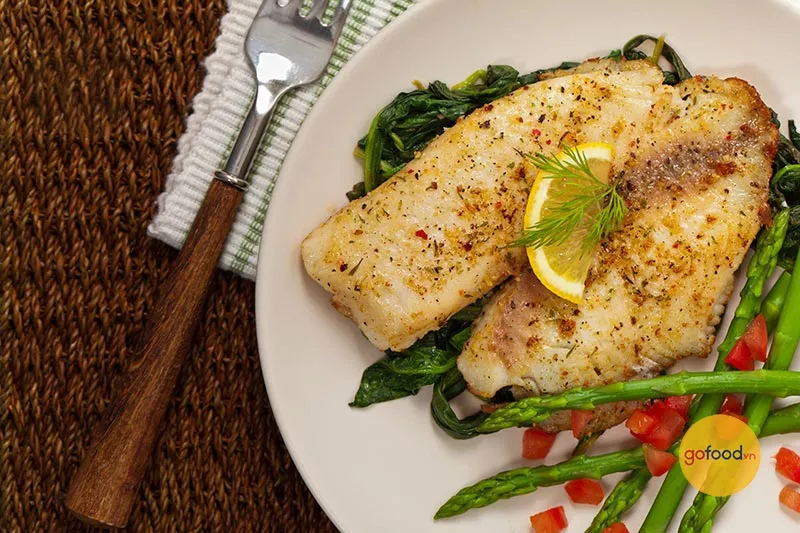 Món cá tuyết áp chảo ăn cùng măng tây